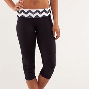 LULULEMON Cropped Yoga Pants